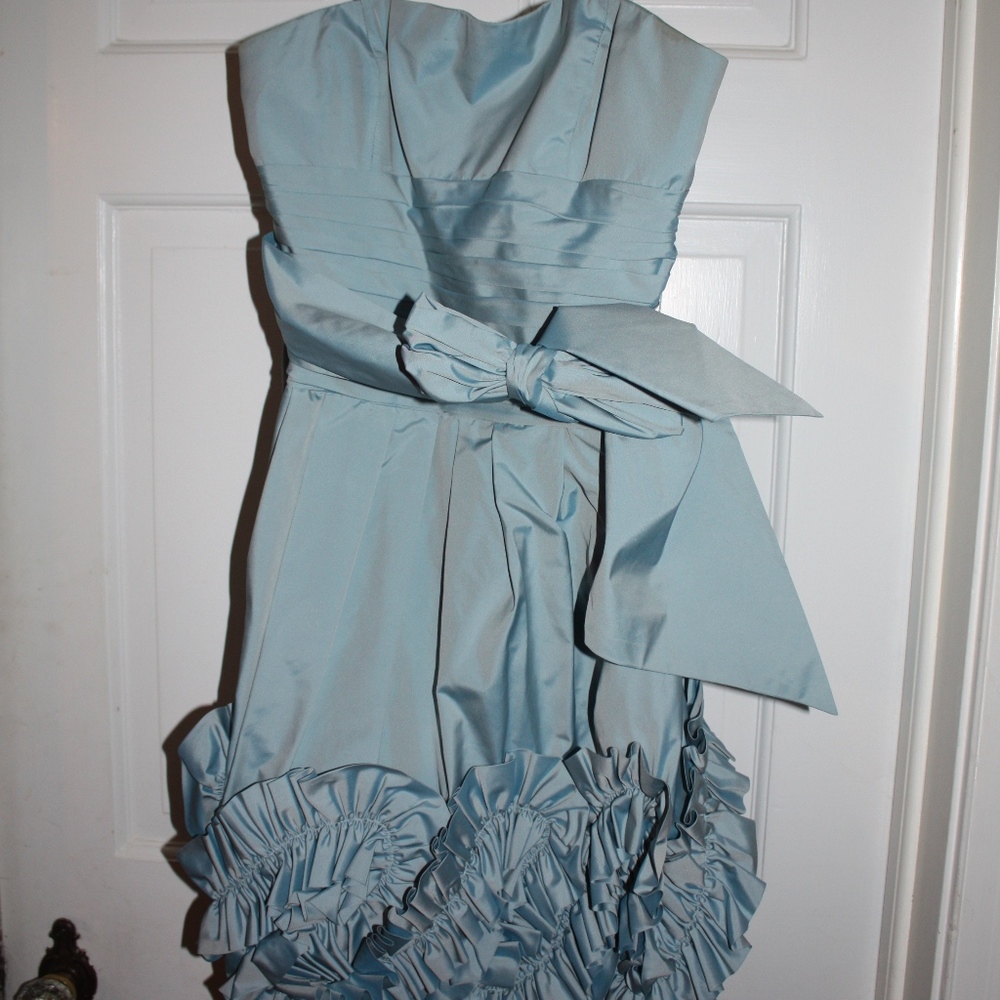BCBGMaxazria Size 2 (fit 0) strapless cocktail